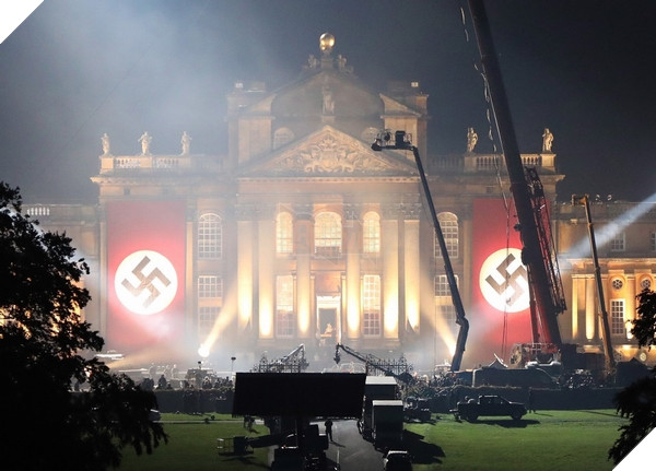 Transformers 5 gây tranh cãi ở phim trường Cung điện Blenheim của Anh