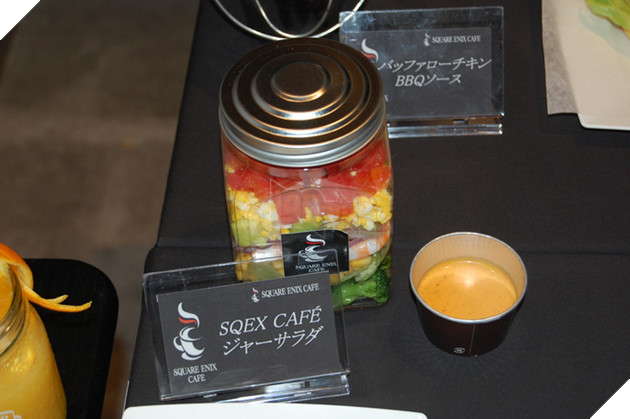 Otaku Nhật nô nức đến ăn uống tại nhà hàng Final Fantasy XV