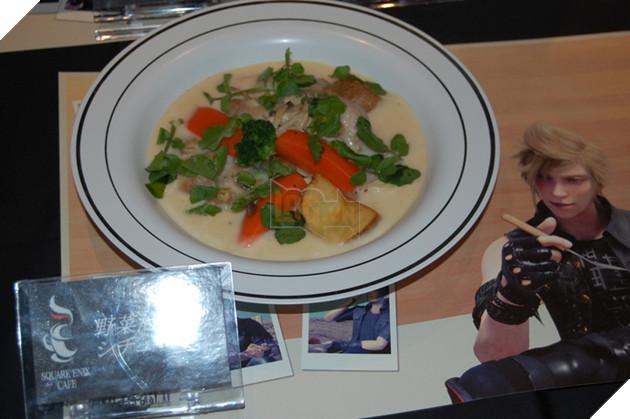 Otaku Nhật nô nức đến ăn uống tại nhà hàng Final Fantasy XV