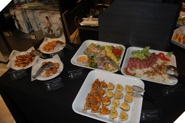 Otaku Nhật nô nức đến ăn uống tại nhà hàng Final Fantasy XV