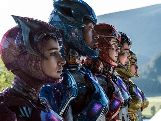 Lộ diện kiếm cực ngầu của siêu nhân Đỏ trong phim Power Rangers mới