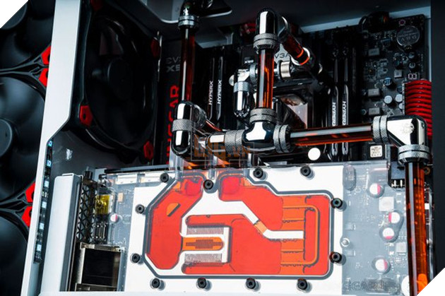 Ngắm bộ máy tính 'chất lừ' dùng Coca Cola làm tản nhiệt 