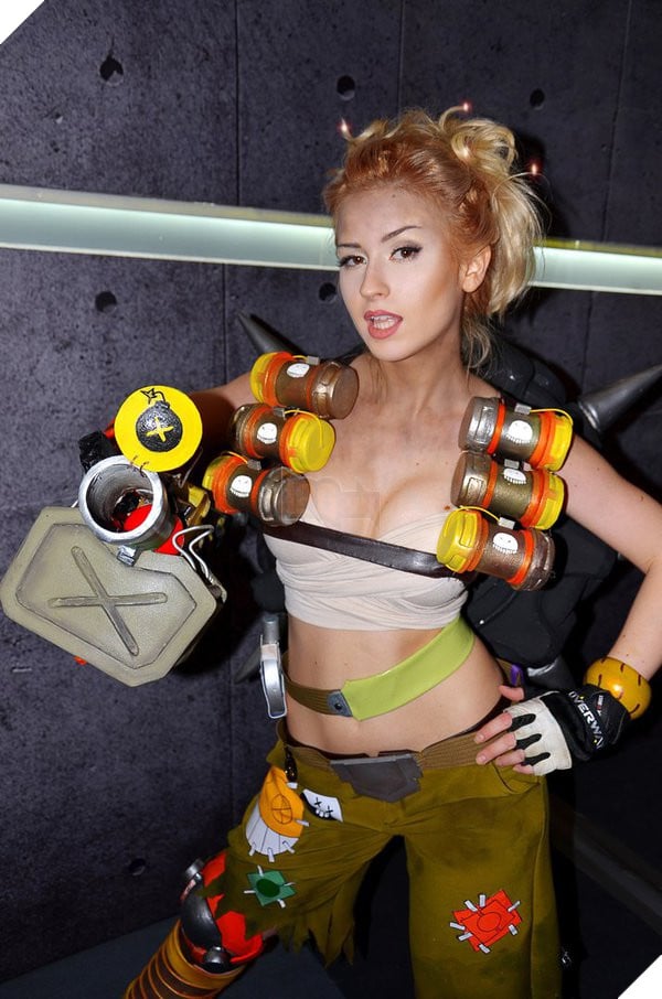 Cosplay Junkrat phiên bản nữ cực sexy trong Overwatch