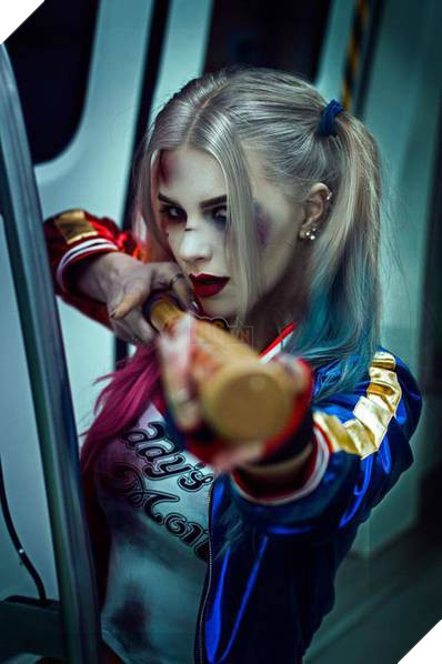 Giật mình với cosplay cô nàng Harley Quinn giống y hệt như trong phim