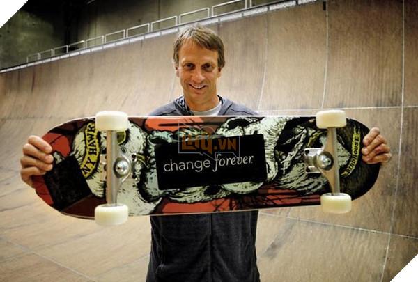 Sự thật thú vị: Một vài người nghĩ ba mẹ Tony Hawk đặt tên cho anh ấy dựa vào game