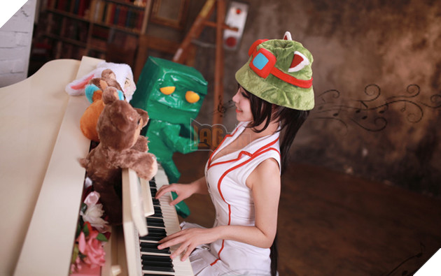 Bỏng mắt với bộ ảnh cosplay của 2 cô nàng Akali và Ashe 2