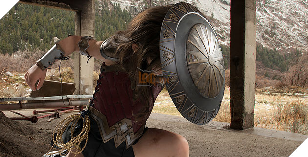 Cảm phục ông bố chi ra hơn 30 triệu đồng để biến con gái 3 tuổi thành "Wonder Woman"