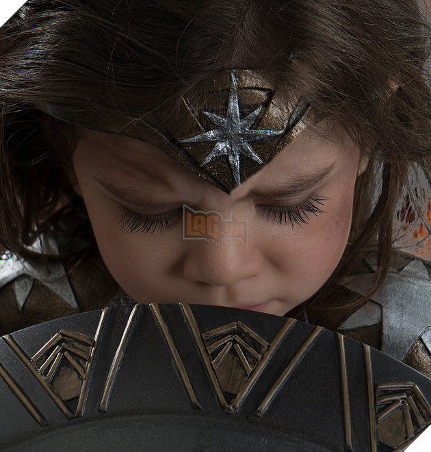 Cảm phục ông bố chi ra hơn 30 triệu đồng để biến con gái 3 tuổi thành "Wonder Woman"