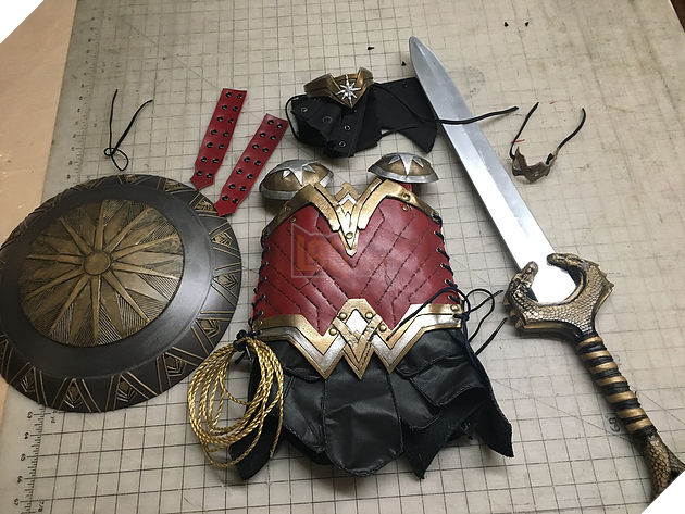 Cảm phục ông bố chi ra hơn 30 triệu đồng để biến con gái 3 tuổi thành "Wonder Woman"