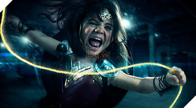 Cảm phục ông bố chi ra hơn 30 triệu đồng để biến con gái 3 tuổi thành "Wonder Woman"