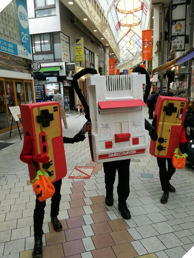 Choáng với máy điện tử 4 nút chạy rông giữa đường phố Nhật Bản