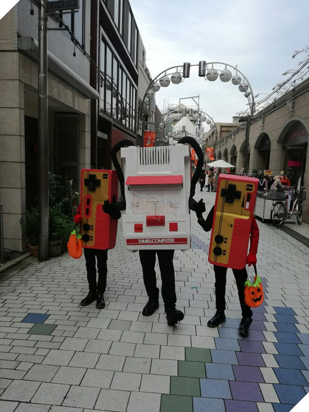 Choáng với máy điện tử 4 nút chạy rông giữa đường phố Nhật Bản