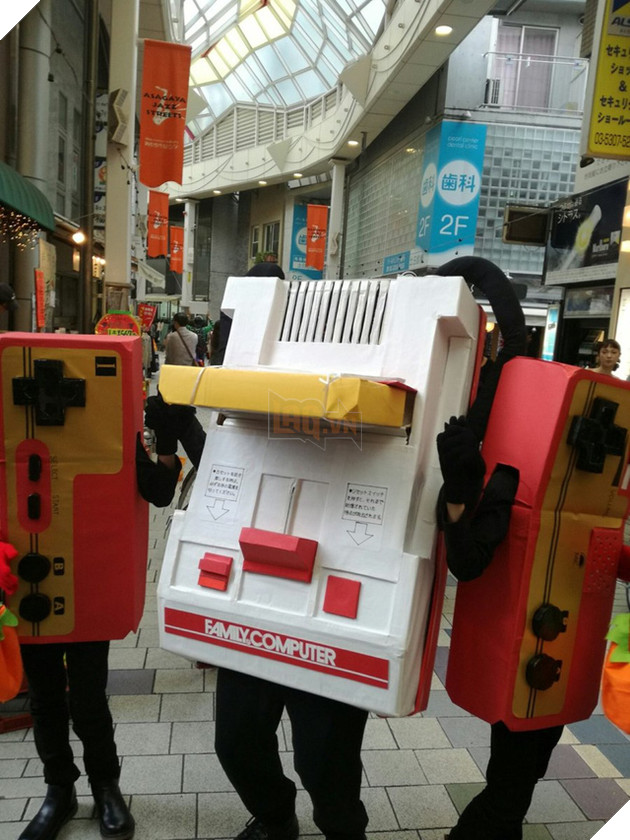 Choáng với máy điện tử 4 nút chạy rông giữa đường phố Nhật Bản
