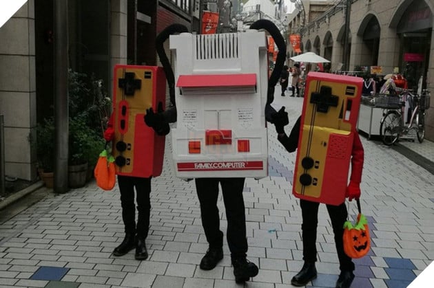 Choáng với máy điện tử 4 nút chạy rông giữa đường phố Nhật Bản