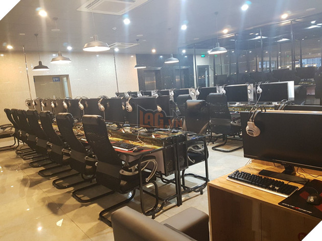 Tới thăm phòng máy chơi game cho các cặp đôi đầu tiên ở Hải Phòng - Ảnh 1.