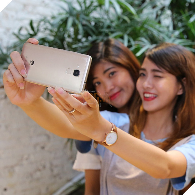 4 mẹo nhỏ để bỏ túi những tấm selfie lung linh - Ảnh 3.
