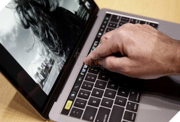 http://static.new.tuoitre.vn/tto/i/s1280/2016/10/31/macbook-pro-2016-touch-bar-1-1477911095.jpg