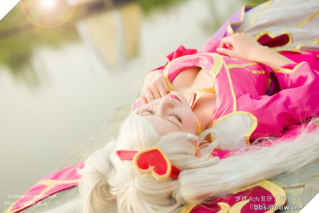 Cosplay Sona Tiểu Tình Nhân