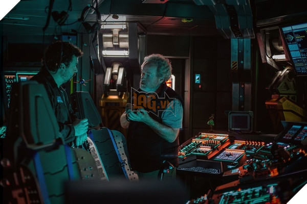 Michael Fassbender xác nhận tham gia hai vai trong Alien: Covenant 2