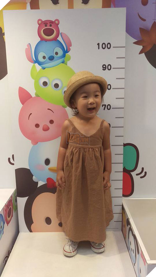 Cô nhóc hoá trang thành Vô Diện trong Halloween giờ đã nổi tiếng khắp cả Thế giới rồi! - Ảnh 4.