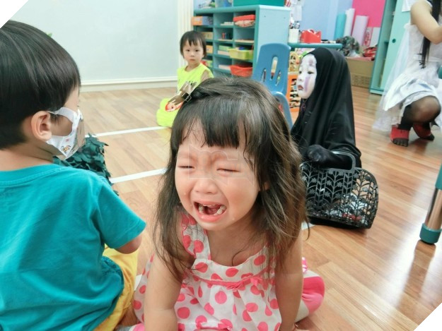 Cô nhóc hoá trang thành Vô Diện trong Halloween giờ đã nổi tiếng khắp cả Thế giới rồi! - Ảnh 1.