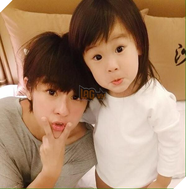 Cô nhóc hoá trang thành Vô Diện trong Halloween giờ đã nổi tiếng khắp cả Thế giới rồi! - Ảnh 5.