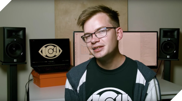 
YouTuber nổi tiếng Criken ngoài đời thực.
