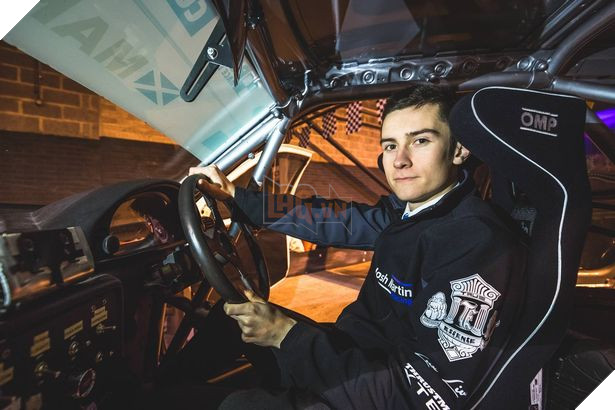 Đua xe quá giỏi trên máy tính, game thủ thần đồng được mời đua xe thật