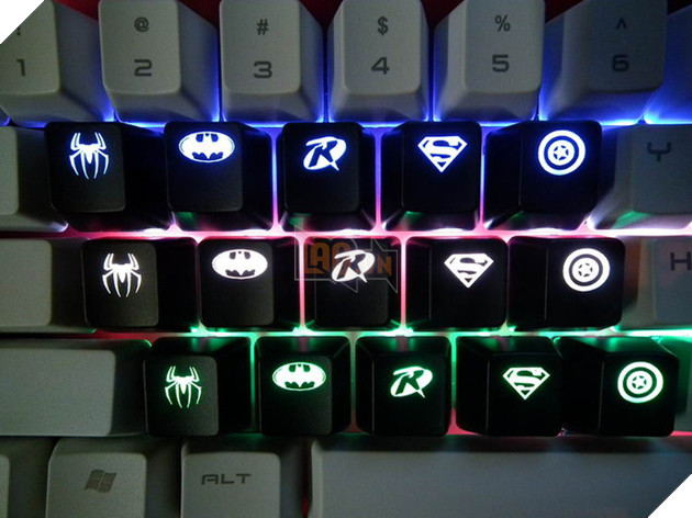 
Spider man, Batman, Superman, Robin, Captain America đều có cả.
