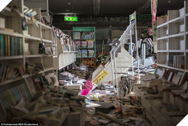 Chùm ảnh: Những bức hình ám ảnh về thị trấn ma sau thảm họa nhà máy hạt nhân Fukushima, Nhật Bản 2011 - Ảnh 1.