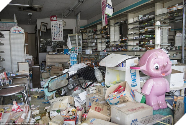 Chùm ảnh: Những bức hình ám ảnh về thị trấn ma sau thảm họa nhà máy hạt nhân Fukushima, Nhật Bản 2011 - Ảnh 12.