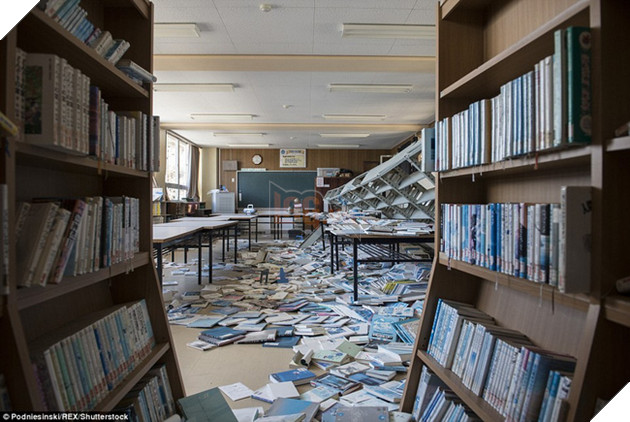 Chùm ảnh: Những bức hình ám ảnh về thị trấn ma sau thảm họa nhà máy hạt nhân Fukushima, Nhật Bản 2011 - Ảnh 18.