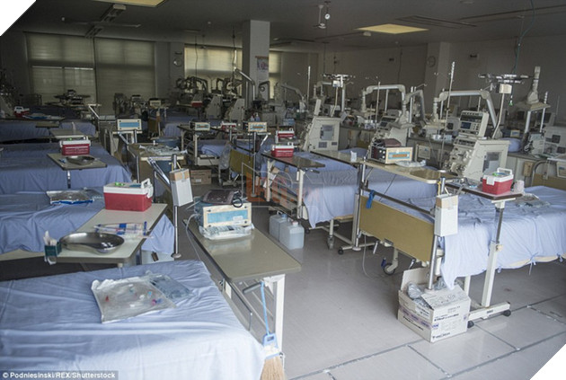 Chùm ảnh: Những bức hình ám ảnh về thị trấn ma sau thảm họa nhà máy hạt nhân Fukushima, Nhật Bản 2011 - Ảnh 19.