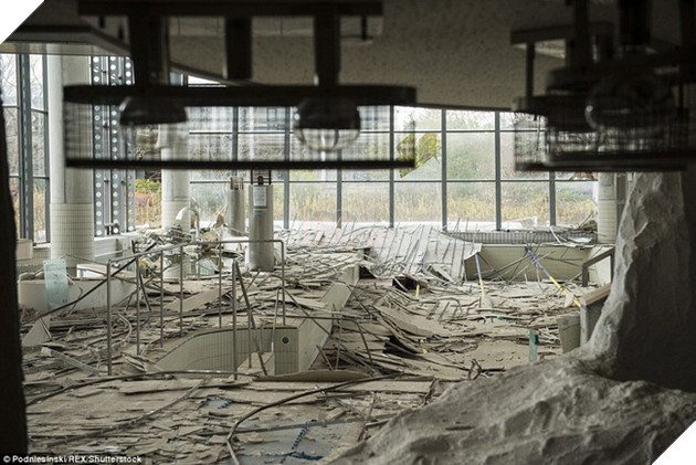 Chùm ảnh: Những bức hình ám ảnh về thị trấn ma sau thảm họa nhà máy hạt nhân Fukushima, Nhật Bản 2011 - Ảnh 8.