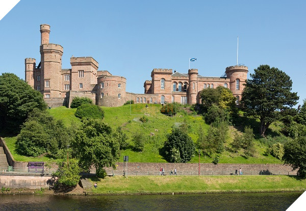 Inverness_Castle,_Scotland_-_Diliff