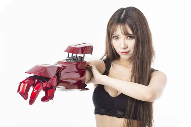 Cosplay Iron Man phiên bản nữ khiến bạn không thể rời mắt