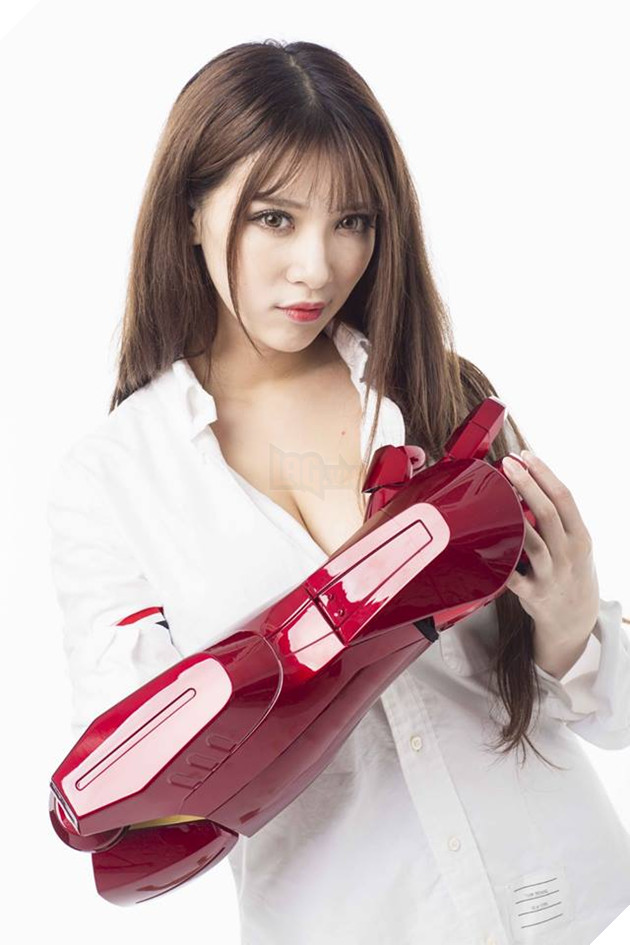 Cosplay Iron Man phiên bản nữ khiến bạn không thể rời mắt