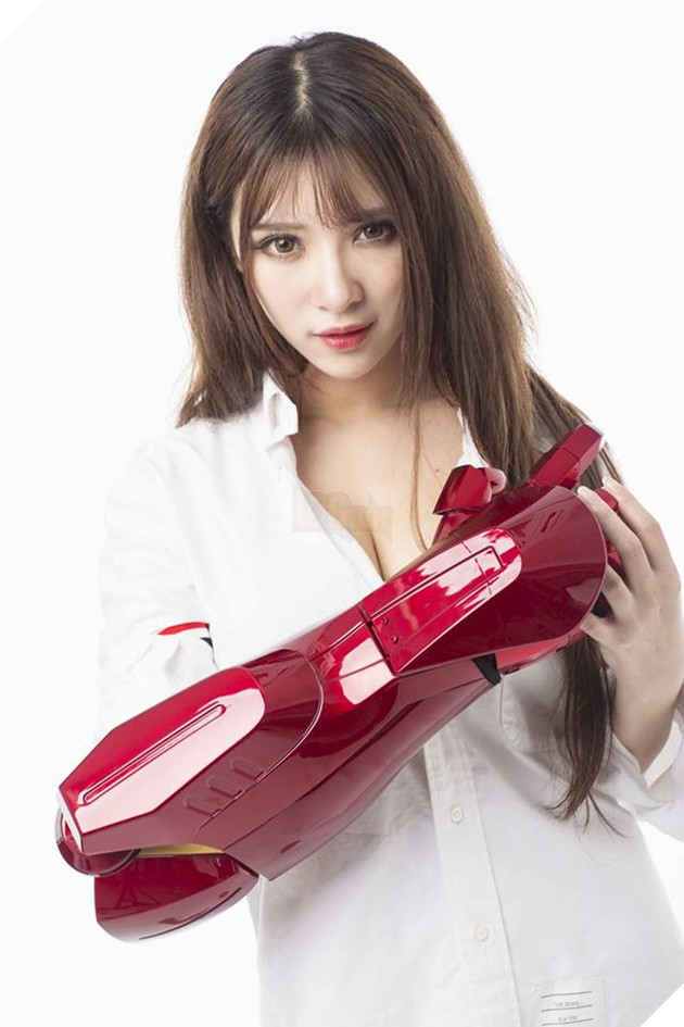 Cosplay Iron Man phiên bản nữ khiến bạn không thể rời mắt