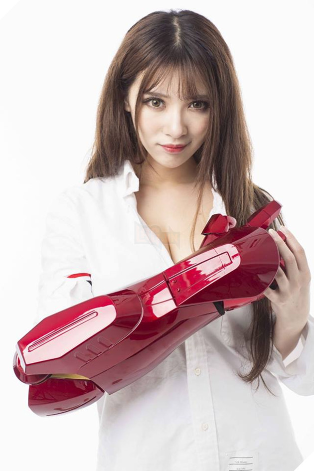 Cosplay Iron Man phiên bản nữ khiến bạn không thể rời mắt