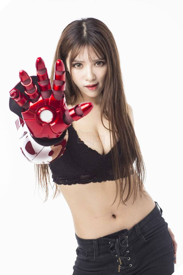 Cosplay Iron Man phiên bản nữ khiến bạn không thể rời mắt