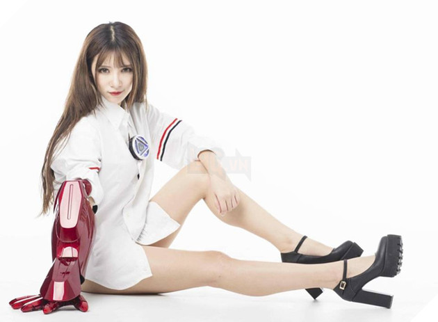 Cosplay Iron Man phiên bản nữ khiến bạn không thể rời mắt