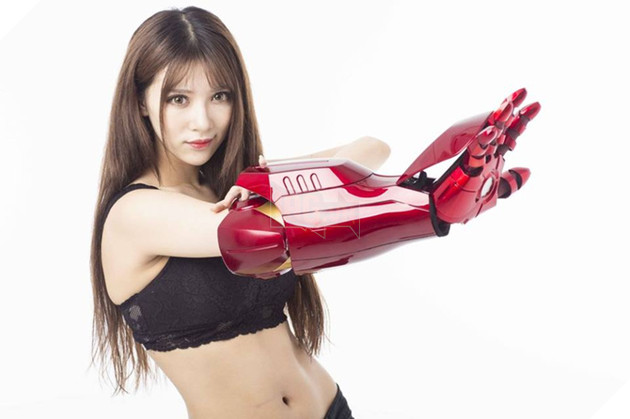 Cosplay Iron Man phiên bản nữ khiến bạn không thể rời mắt