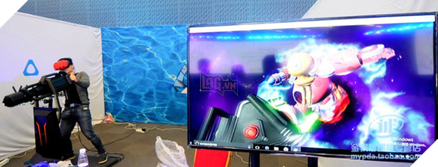 Giật mình với khẩu súng 6 nòng trông như thật, nhưng lại dùng để... chơi game