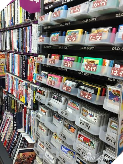 
Tại các quán game second hand này thì người chơi cũng dễ dàng mua được các tựa game cỏ, game cũ
