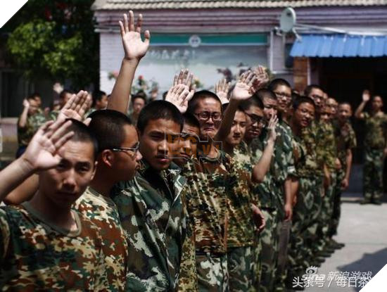 
Học viên buộc phải cắt tóc ngắn, gọn gàng, không khác gì khác gì quân đội chính quy
