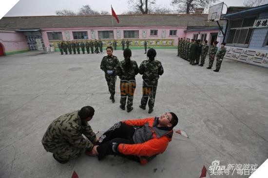 
Học viên phải khởi động mỗi sáng trước khi học bài học tăng thể lực
