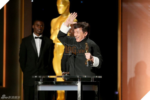 
Nam tài tử mừng ra mặt khi nhận giải Oscar. Ảnh: Sina.
