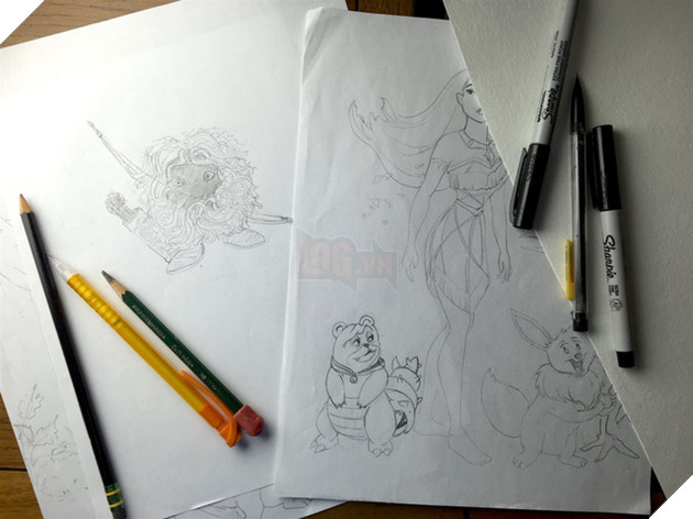 Dụng cụ khá đơn giản là chì vẽ và màu nước, bút kẻ nét… nhưng nét vẽ lại rất sáng tạo