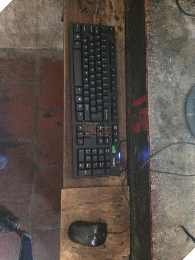 Quán net siêu cổ 10 năm tuổi tại Sóc Sơn: Dùng lót chuột bằng gỗ, vẫn sống tốt