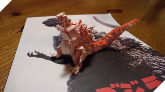 Lác mắt với màn gấp giấy quái vật Godzilla của người Nhật